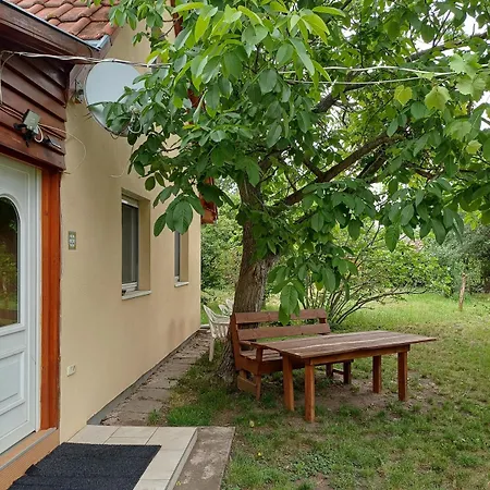 Peaceful Cottage, Close To Nature, Town And Bus Horská chata Székesfehérvár