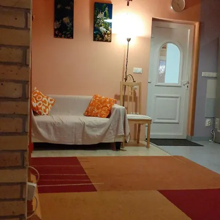 Peaceful Cottage, Close To Nature, Town And Bus